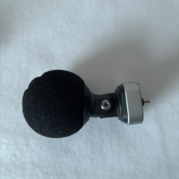 Shure MOTIV MV88 Digital Stereo Condenser Microphone for iPhone (Lightning) - Picture 15 of 16